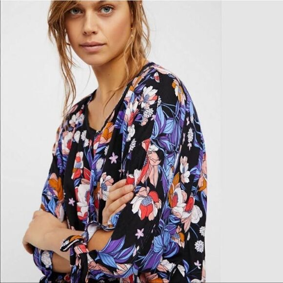 Free People Tops - Free People Blue Floral Keeping On Tee